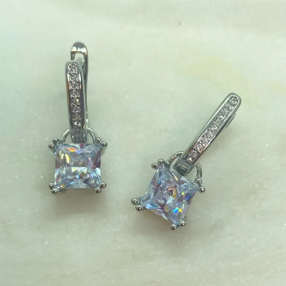 🌟 Big Crystal Sterling Silver Earrings - Picture 3 of 4